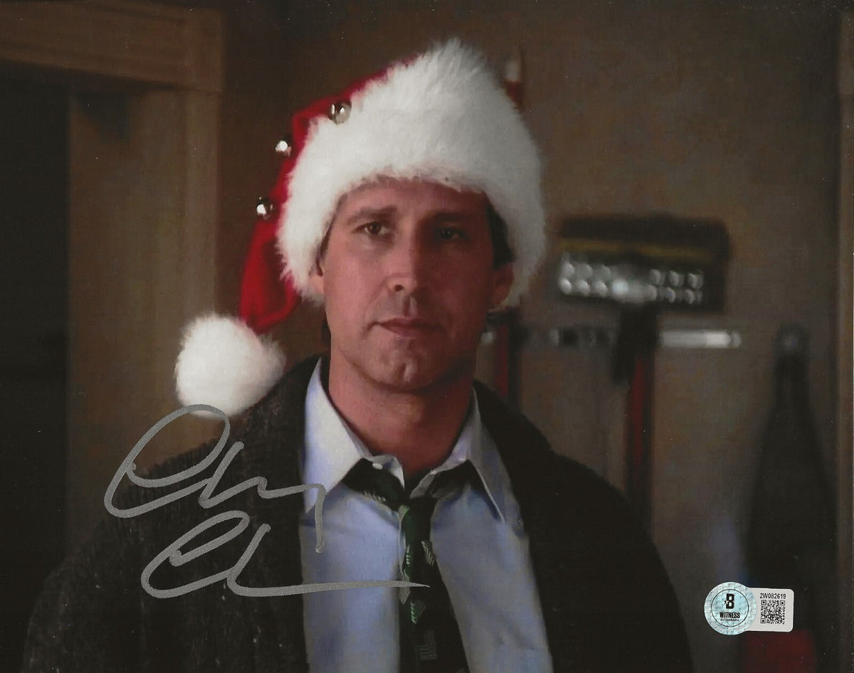 Chevy Chase signed Christmas Vacation 8x10 photo Clark Griswold #15 Beckett Witn