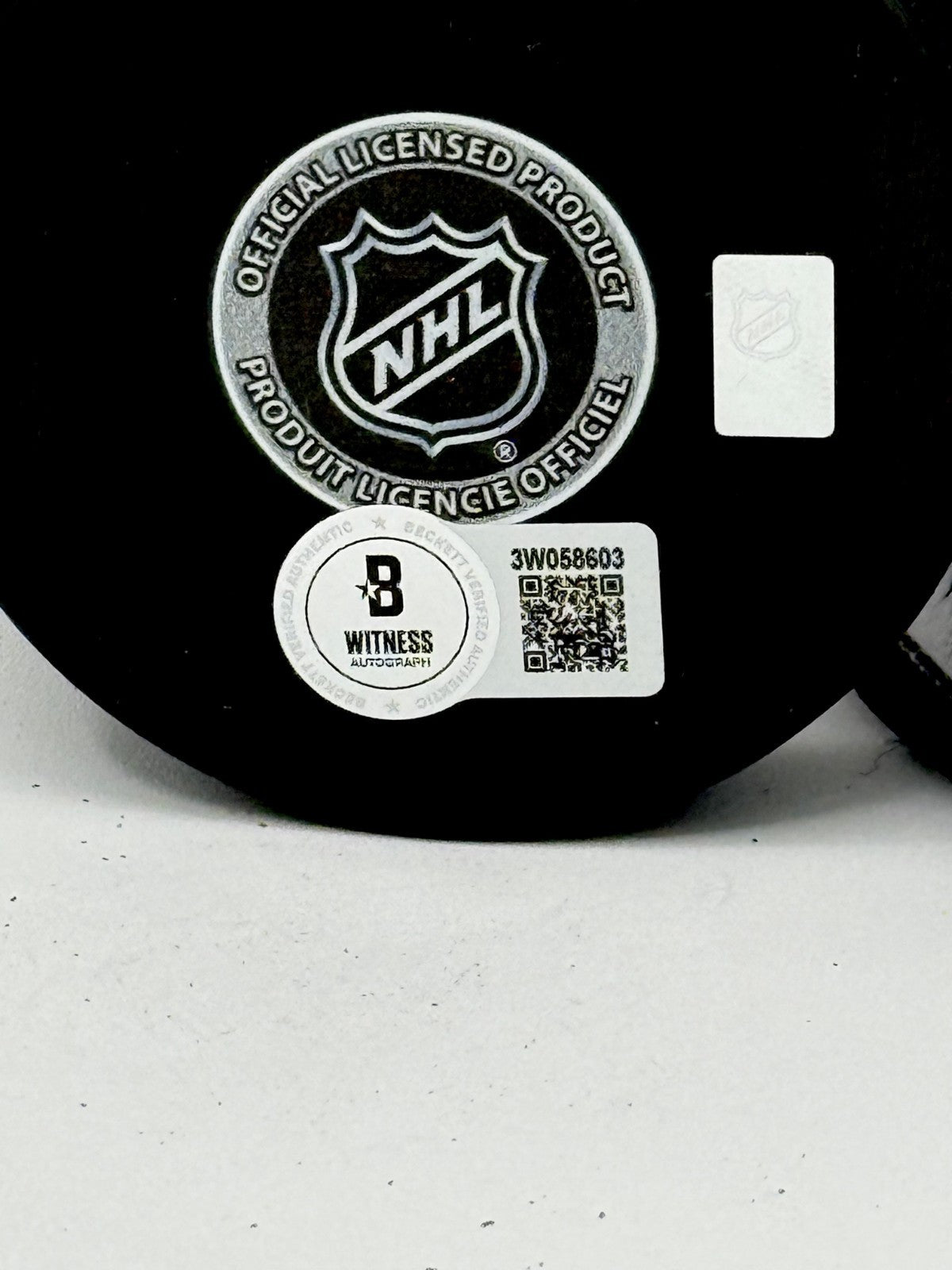 Adam Oates signed Washington Capitals 50th Anniversary Puck HOF Beckett Witness