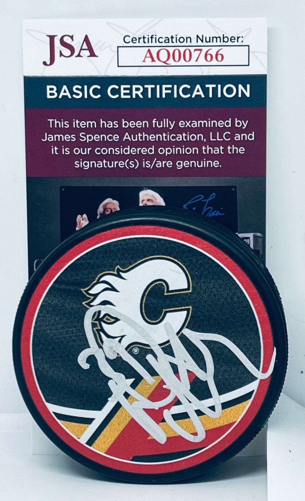 Doug Gilmour signed Calgary Flames Reverse Retro Puck autographed JSA
