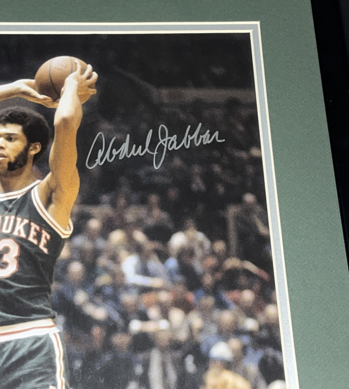 Kareem Abdul Jabbar signed Bucks Framed & Matted 16x20 photo Beckett LOA