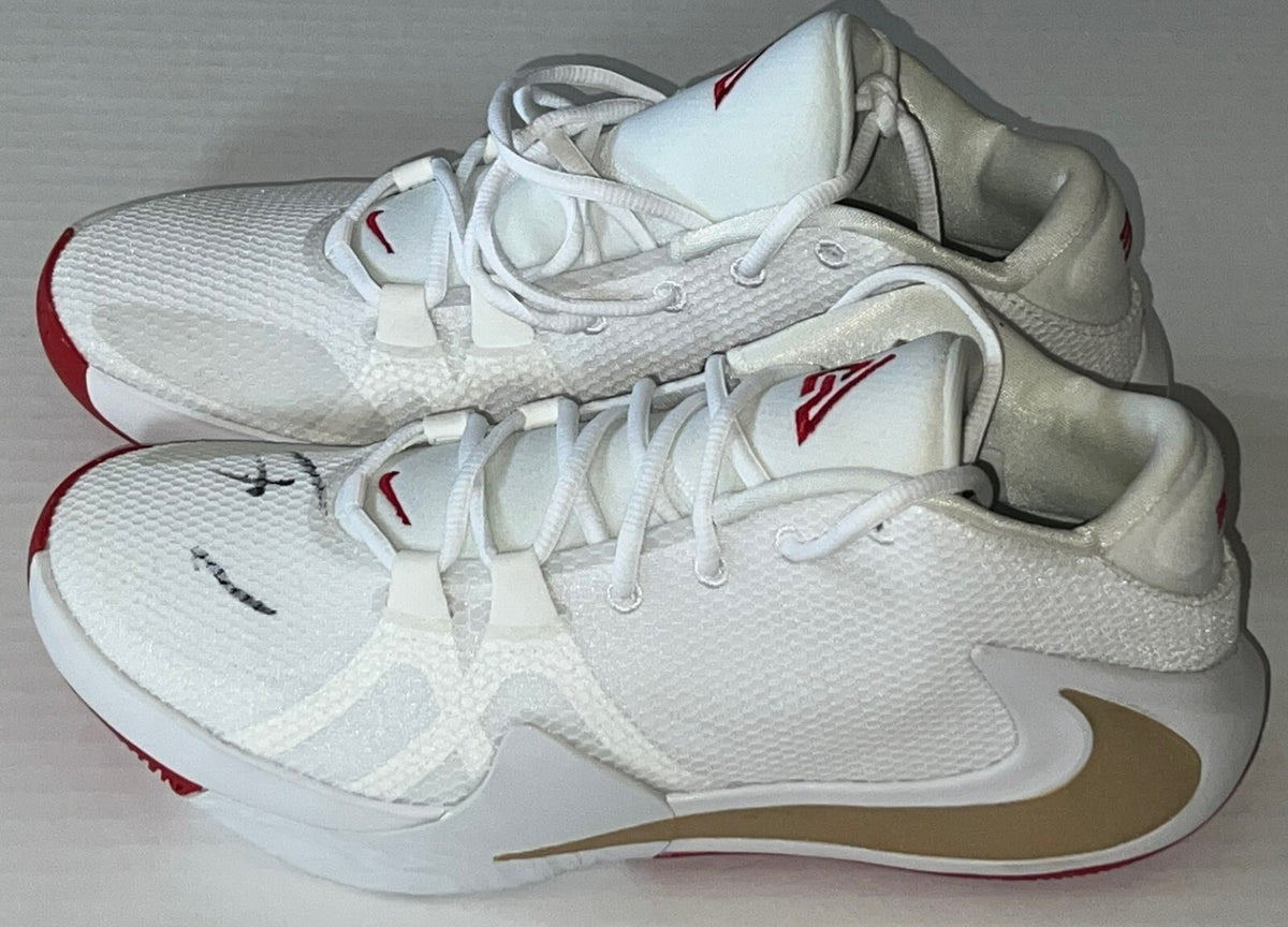 Giannis Antetokounmpo Milwaukee Bucks signed Nike Zoom Freak 1 Roses Shoes JSA