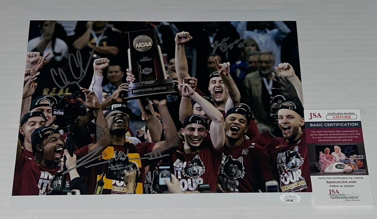 Loyola Ramblers 2018 Final Four team signed 11x14 photo Clayton Custer JSA