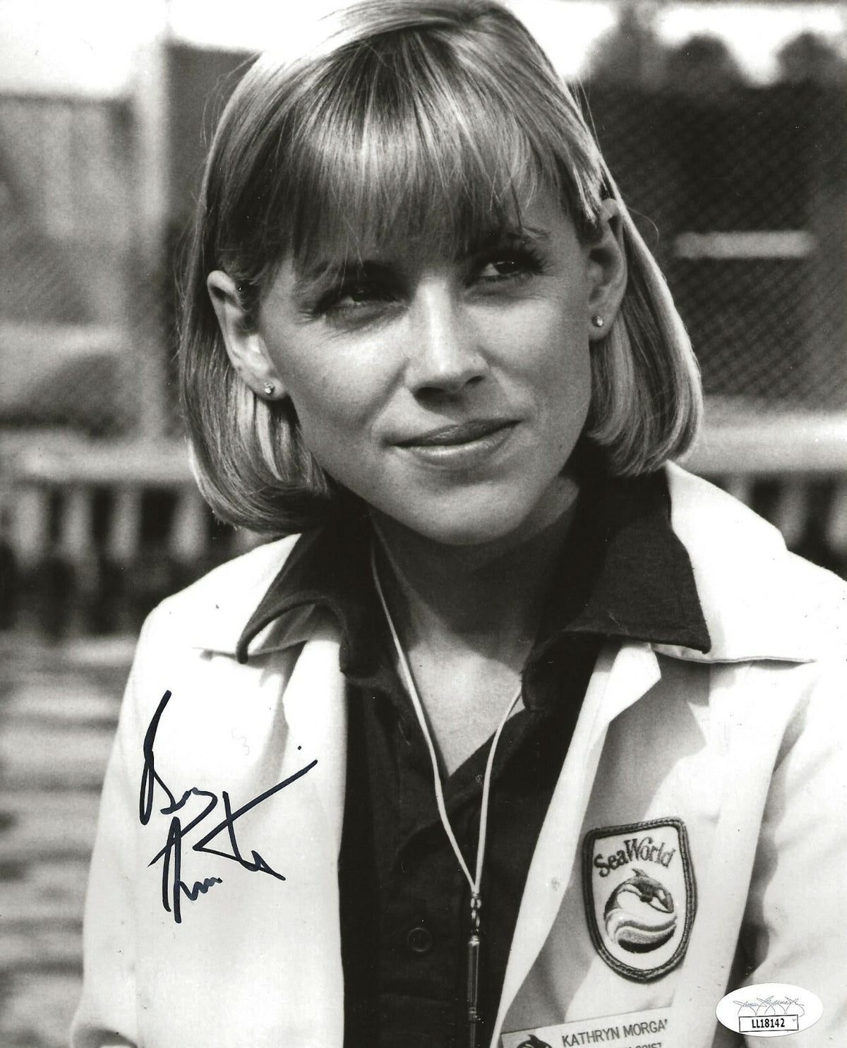 Bess Armstrong signed Jaws 3-D 8x10 photo autographed Dr. Kathryn Morgan JSA