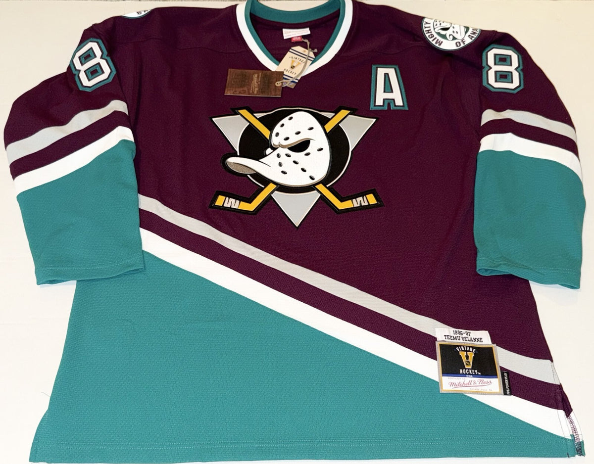 Teemu Selanne signed Mitchell & Ness Anaheim Ducks jersey #1 Beckett Witnessed