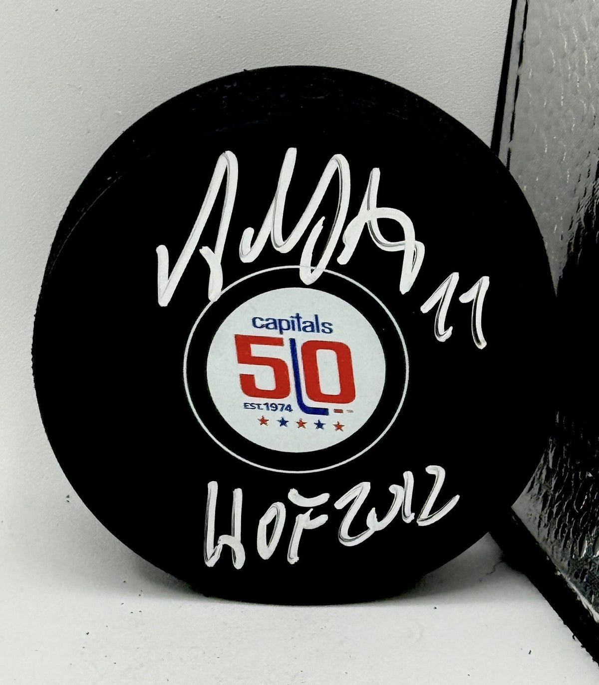 Adam Oates signed Washington Capitals 50th Anniversary Puck HOF Beckett Witness