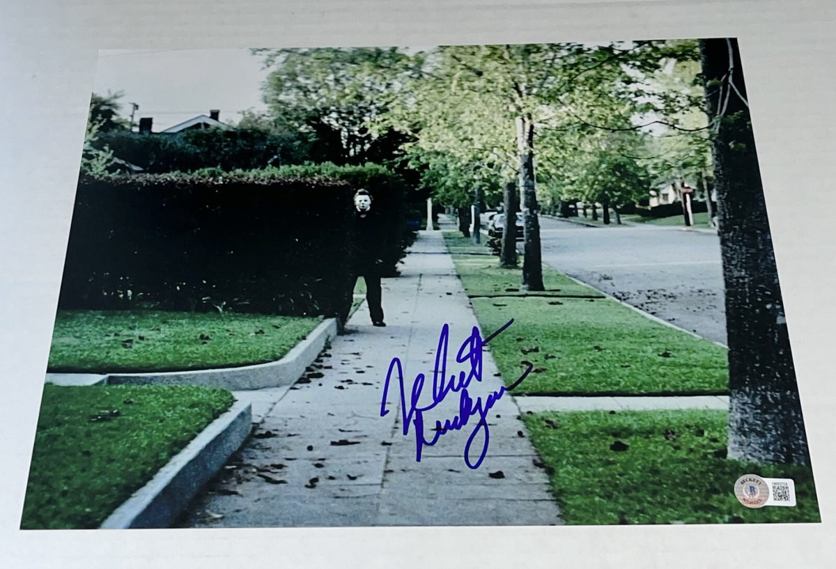 Nick Castle signed Halloween Michael Myers 11x14 photo Beckett Witnessed COA